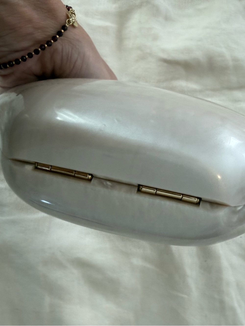 Zara Elegant Pearl White Hardcase Women's Crossbody Bag with Gold Chain EUC 1403 - Picture 3 of 10